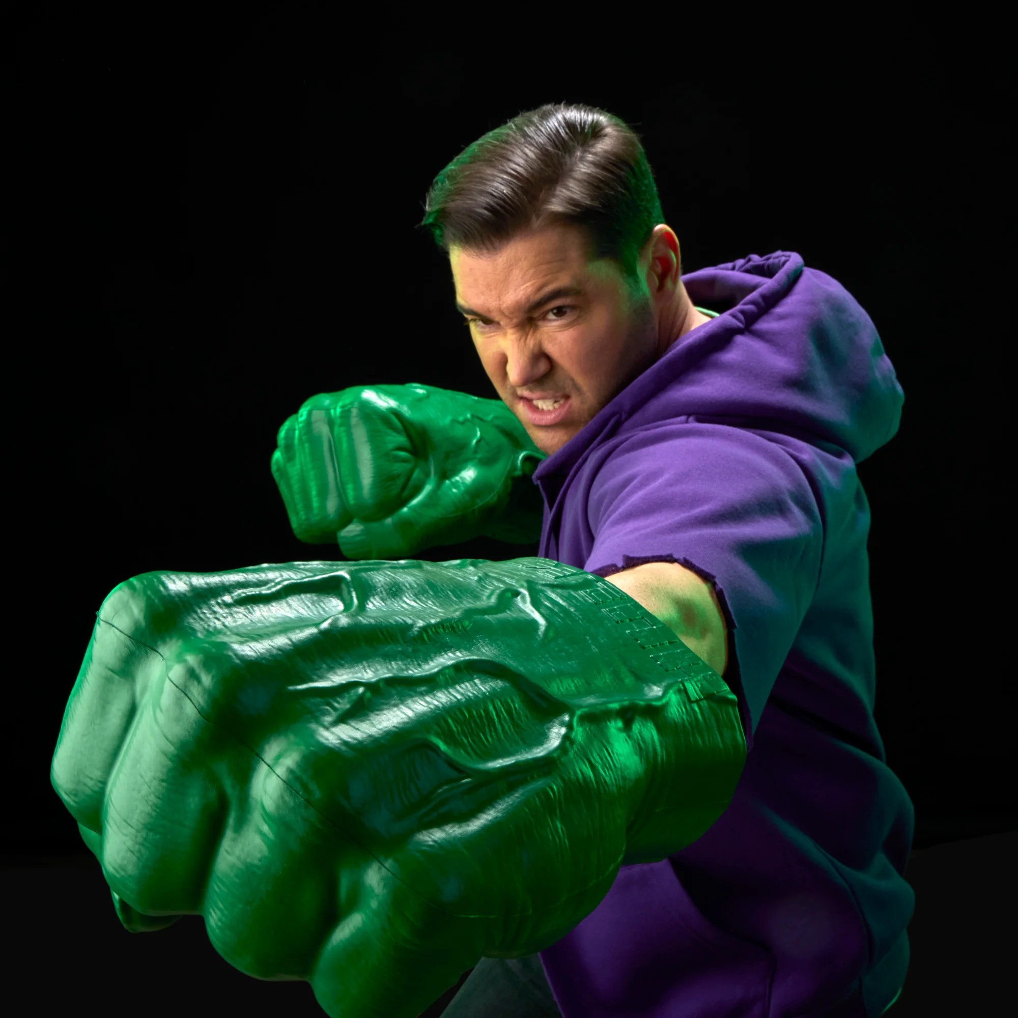Marvel Legends Series Incredible Hulk Premium Roleplay Fists with Smash 'N Bash Sound FX - Image 3