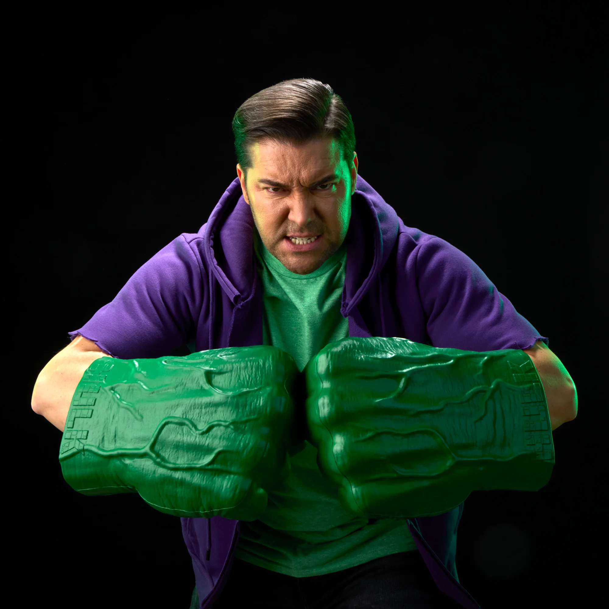 Marvel Legends Series Incredible Hulk Premium Roleplay Fists with Smash 'N Bash Sound FX - Image 4