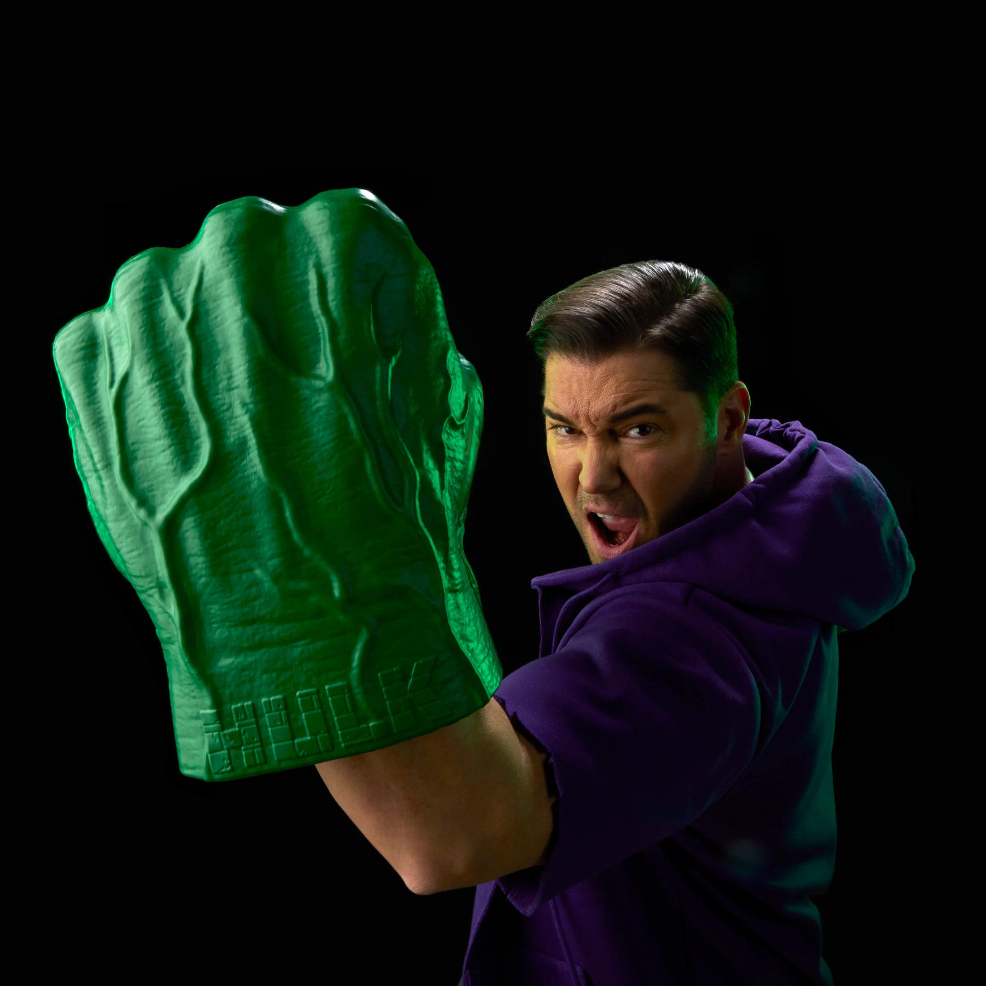 Marvel Legends Series Incredible Hulk Premium Roleplay Fists with Smash 'N Bash Sound FX - Image 5