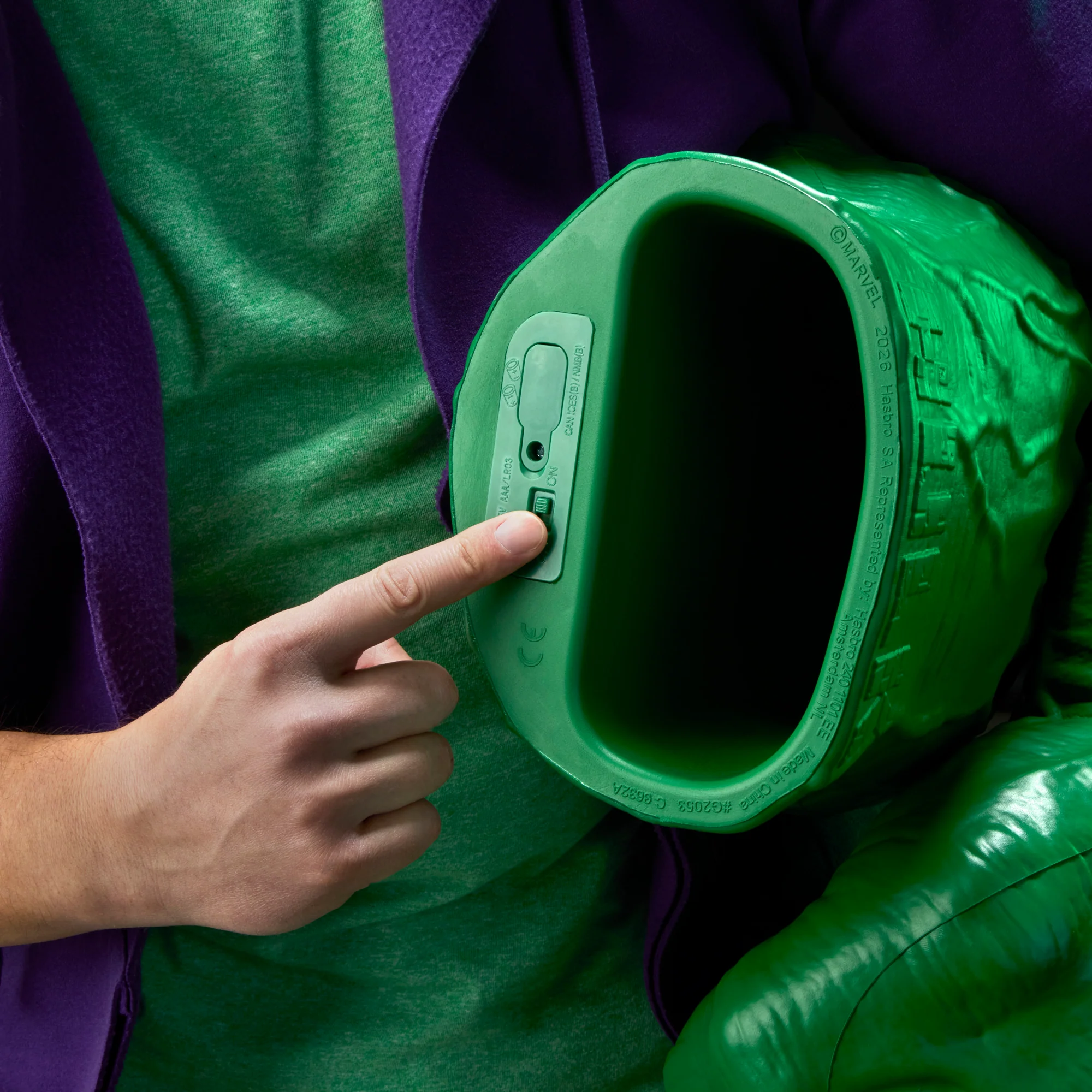 Marvel Legends Series Incredible Hulk Premium Roleplay Fists with Smash 'N Bash Sound FX - Image 7