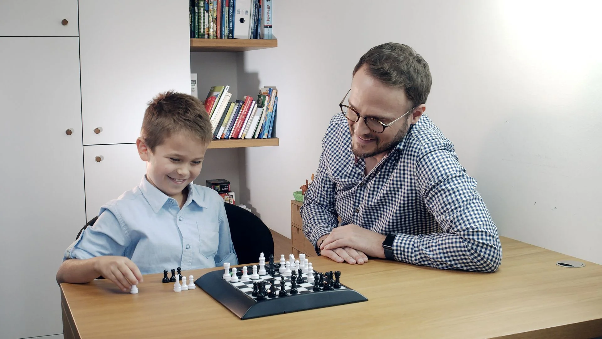 Millennium M810 ChessGenius - Chess Computer - Image 5